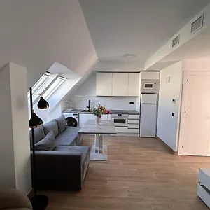 New & Cosy At Apartamento